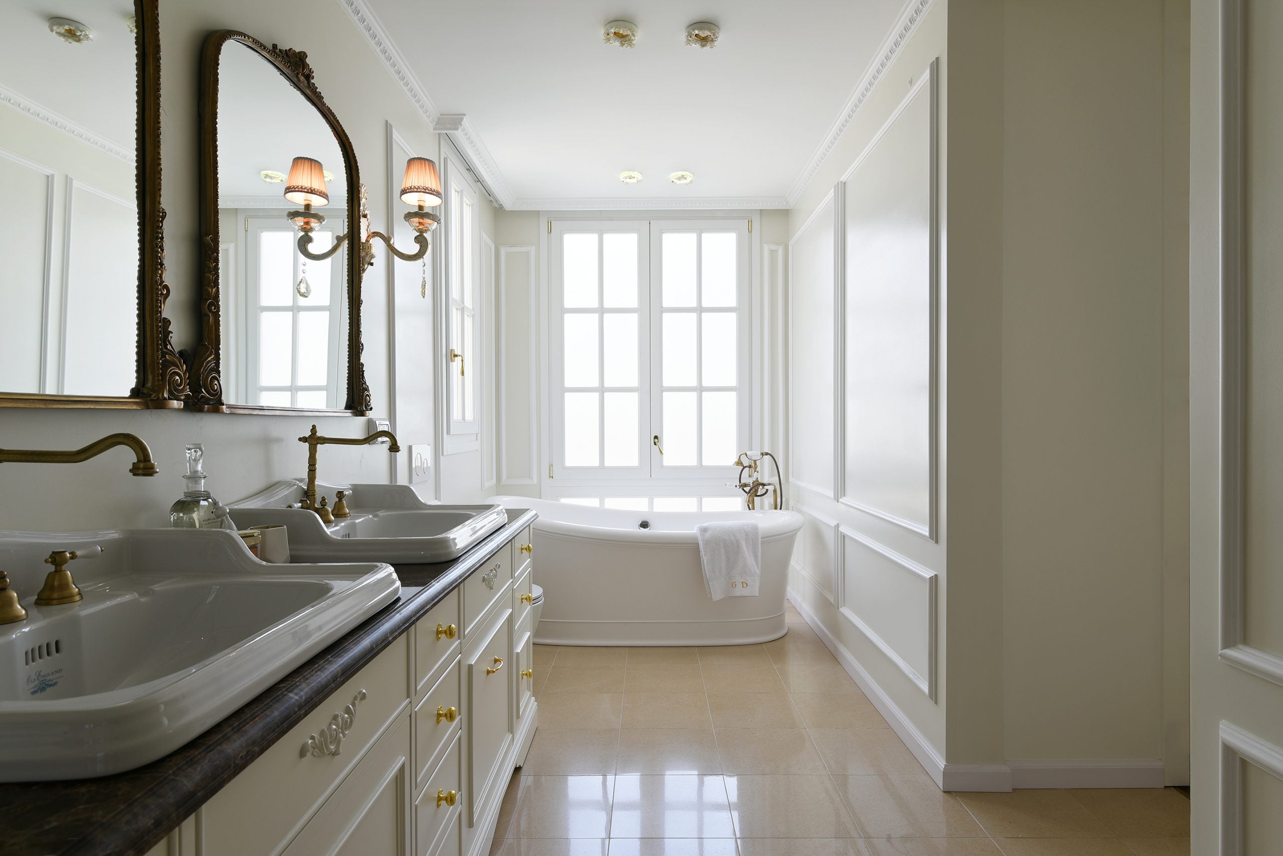 פאנלים דקורטיביים: הפתרון החכם והיפה להגנה על הקירות