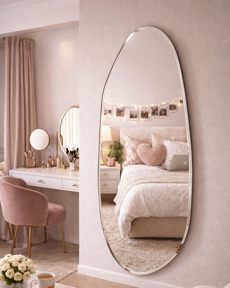 מראת קיר מעוצבת בזרימה טבעית