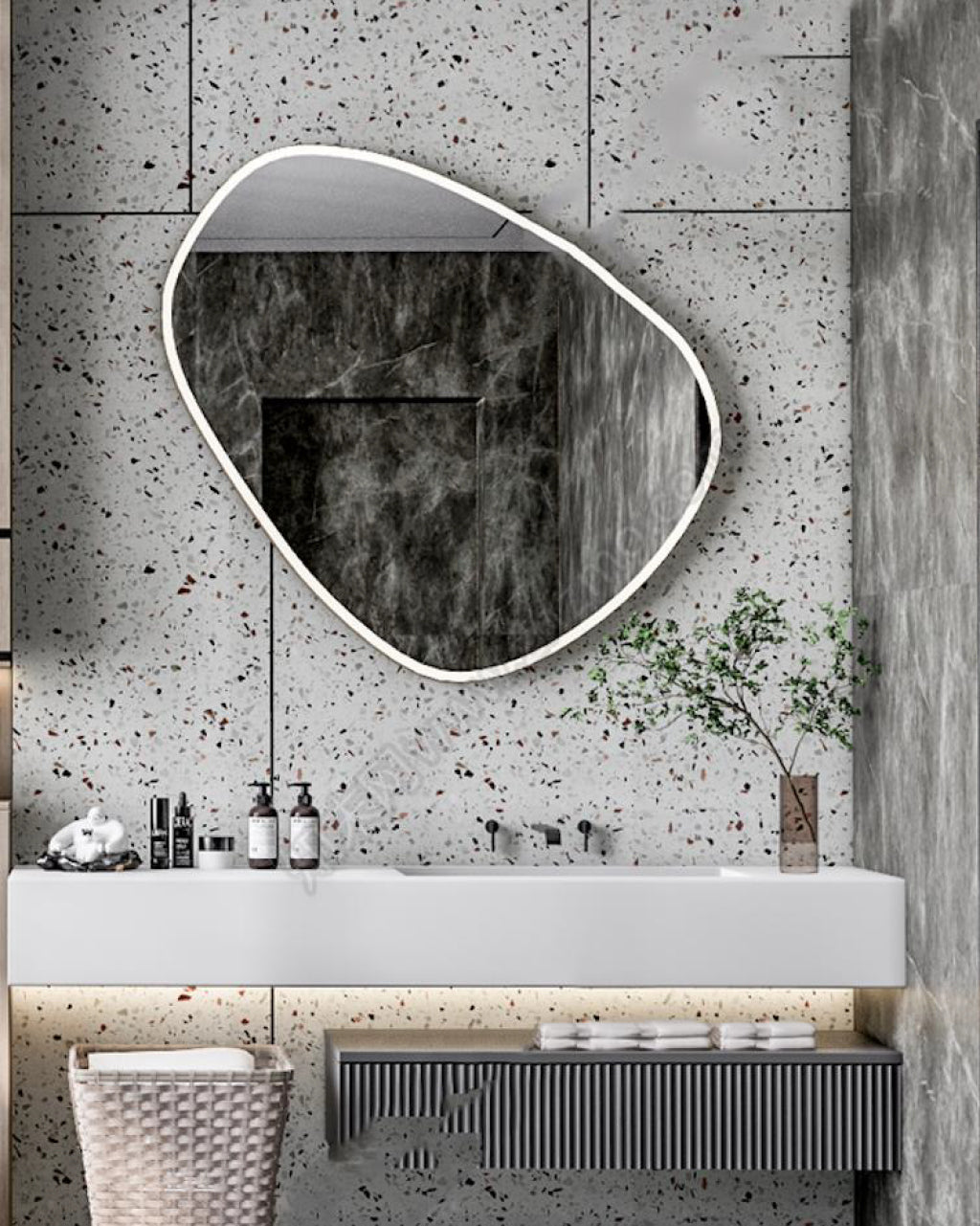 מראת קיר מעוצבת בסגנון א-סימטרי עכשווי