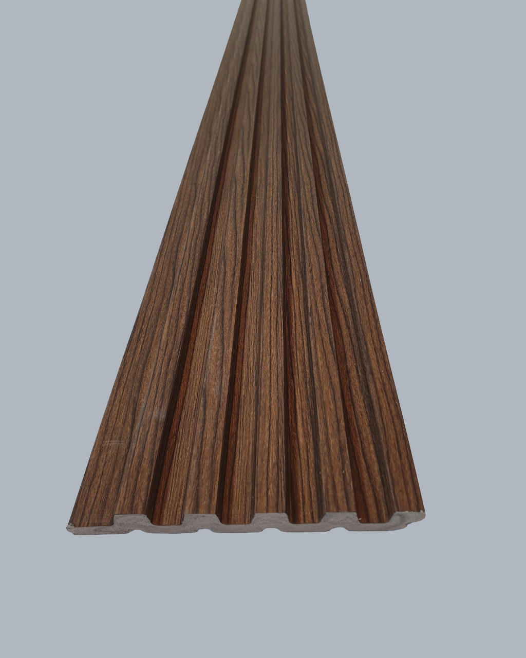 חיפוי קיר פסים בגוון אגוז-וונגה כהה