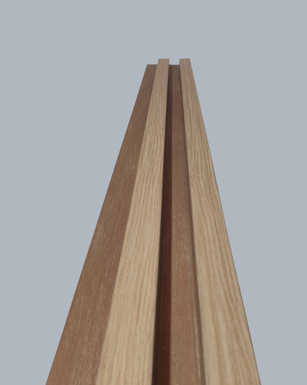 חיפוי קיר פסים דמוי עץ חום בהיר