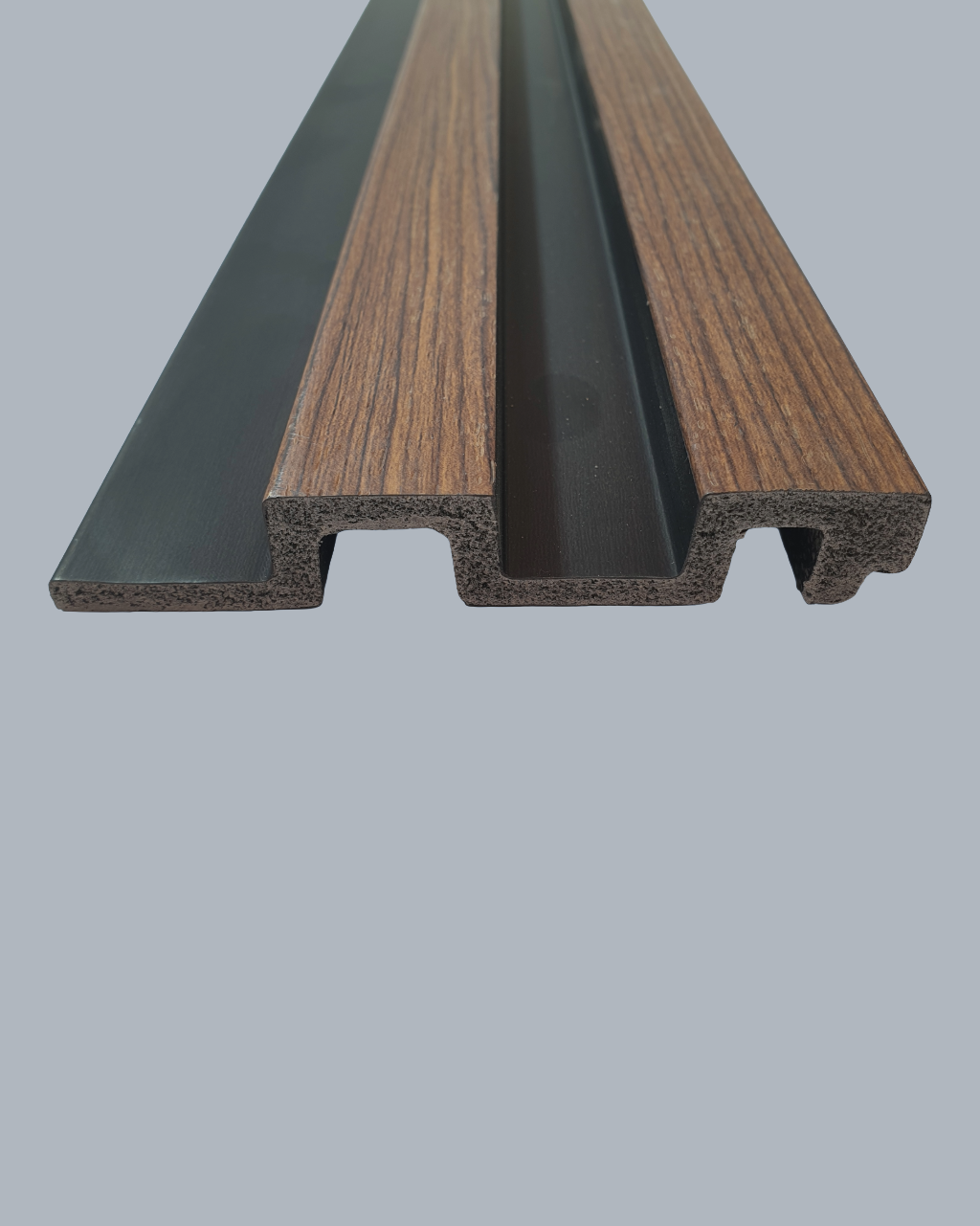 חיפוי קיר פסים צבע טיק מרווח שחור