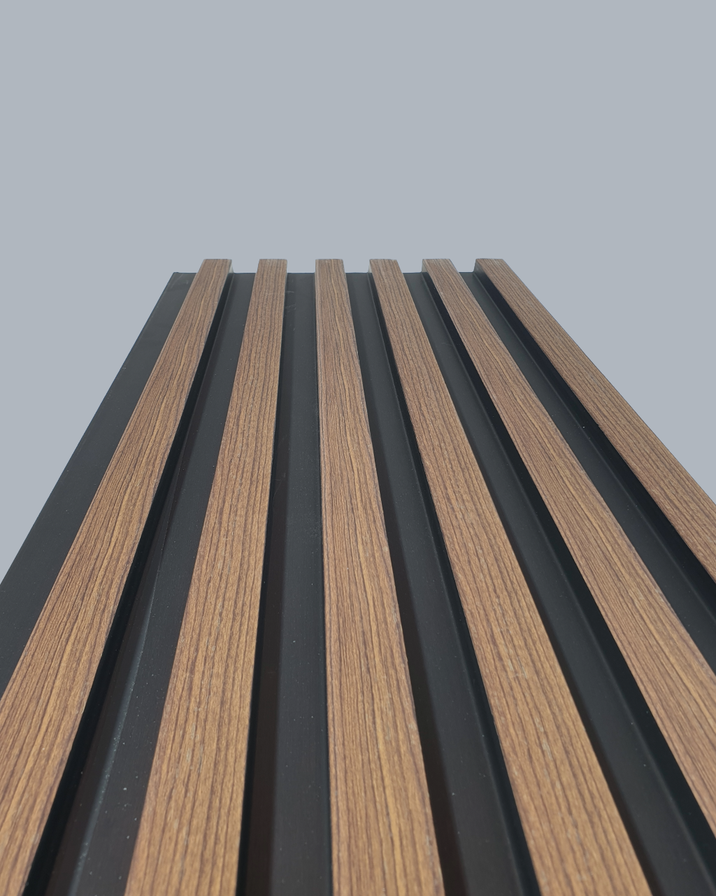 חיפוי קיר פסים צבע טיק מרווח שחור