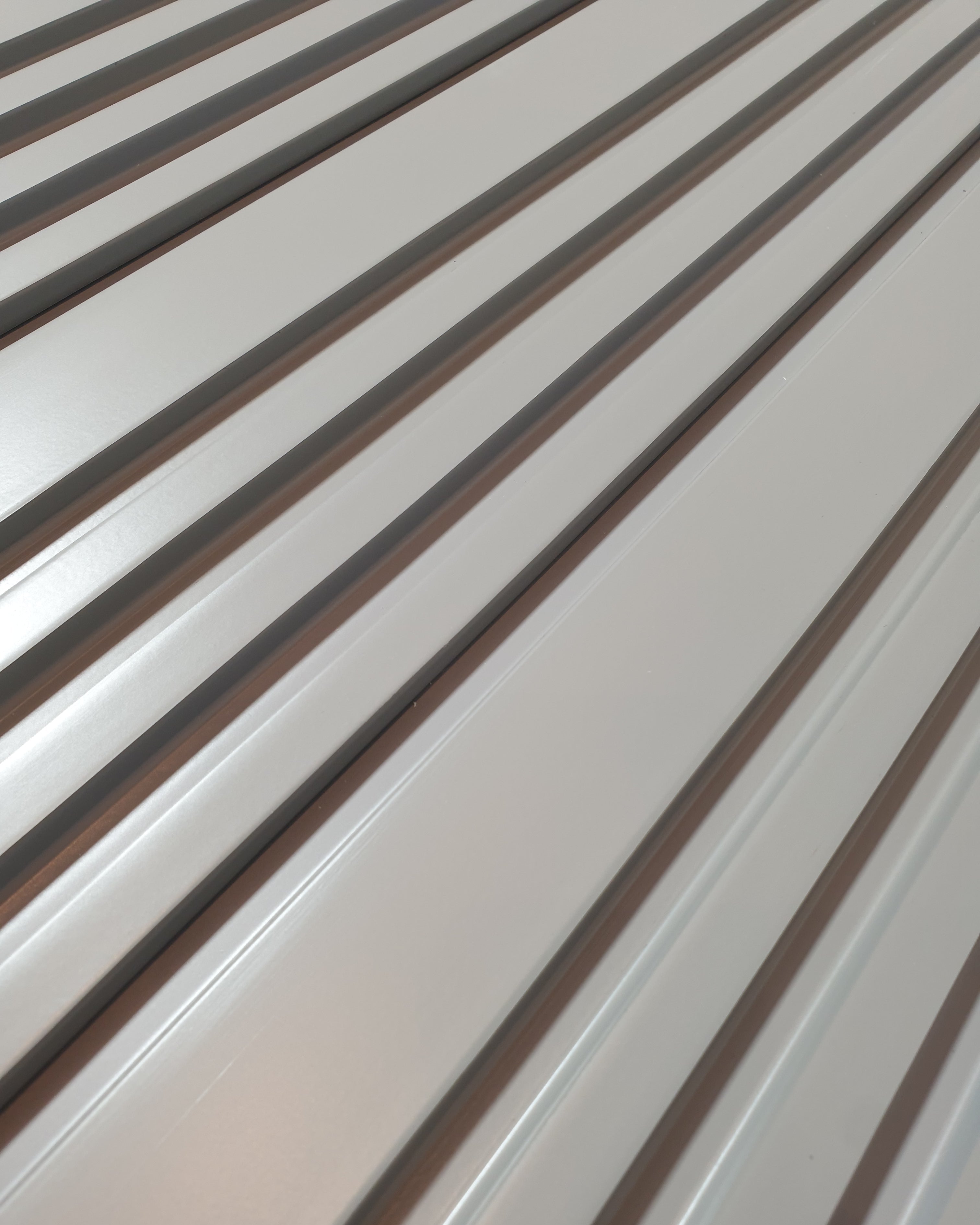 חיפוי קיר פסים צבע אפור עכבר