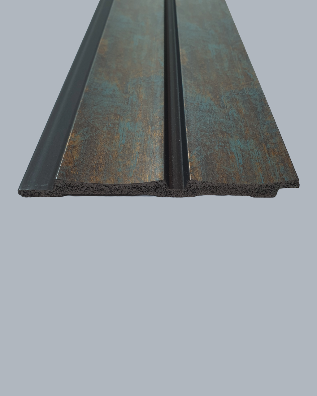 חיפוי קיר פסים בגוון ברונזה עם חריץ שחור