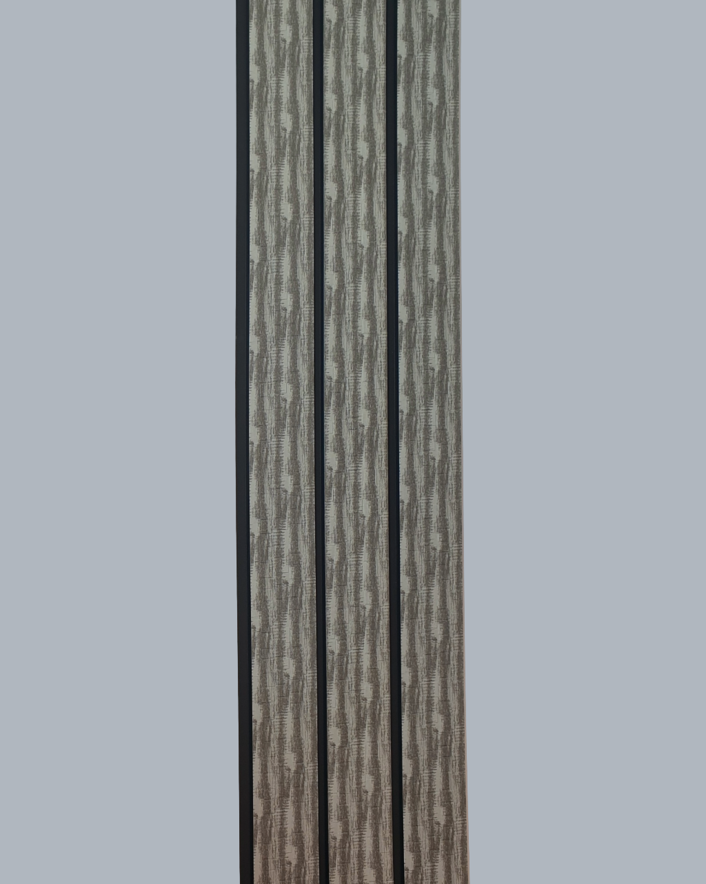 חיפוי קיר פסים דמוי עץ בגוון אפור שחור