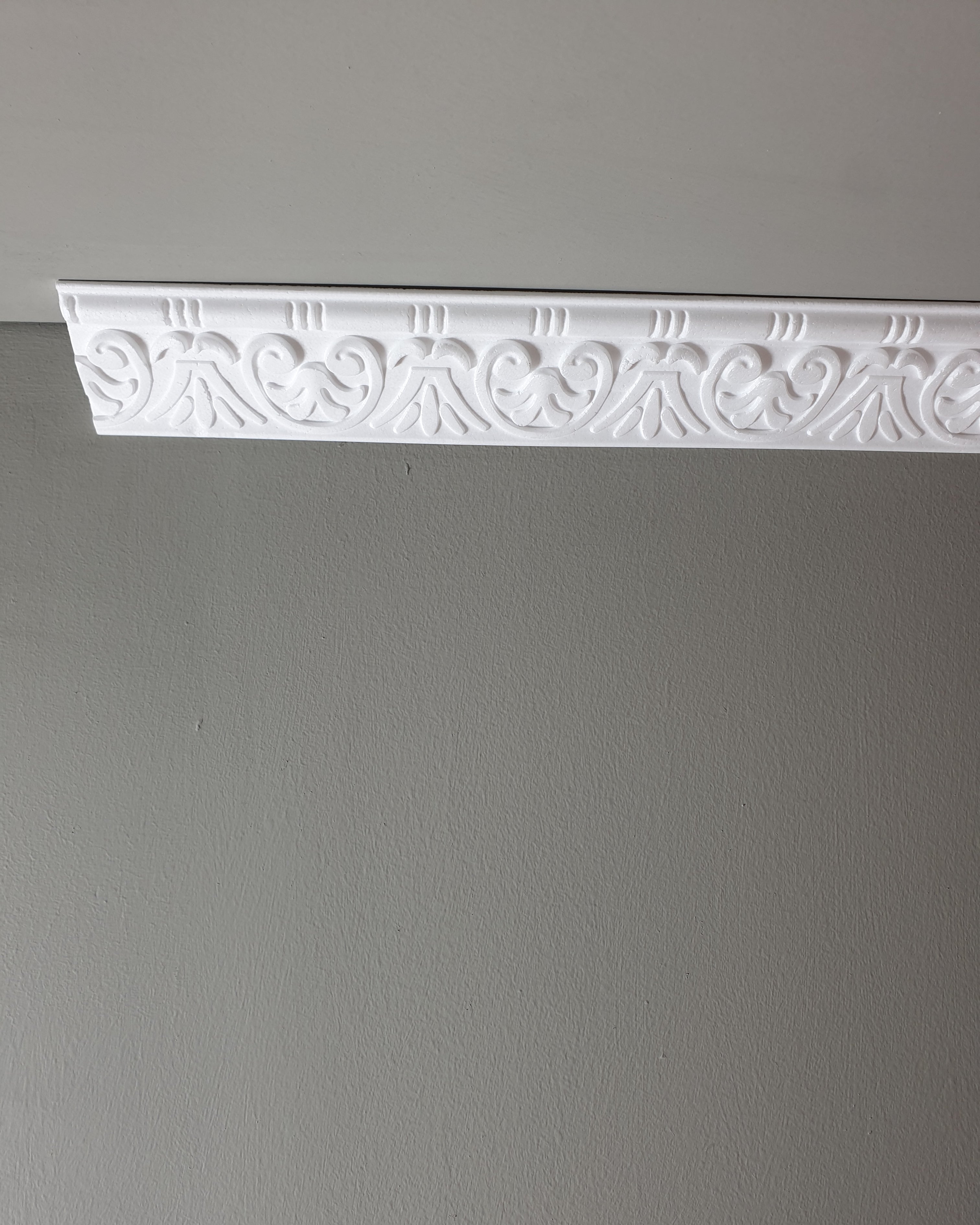 קרניז פוליסטירן דוגמת פרחים