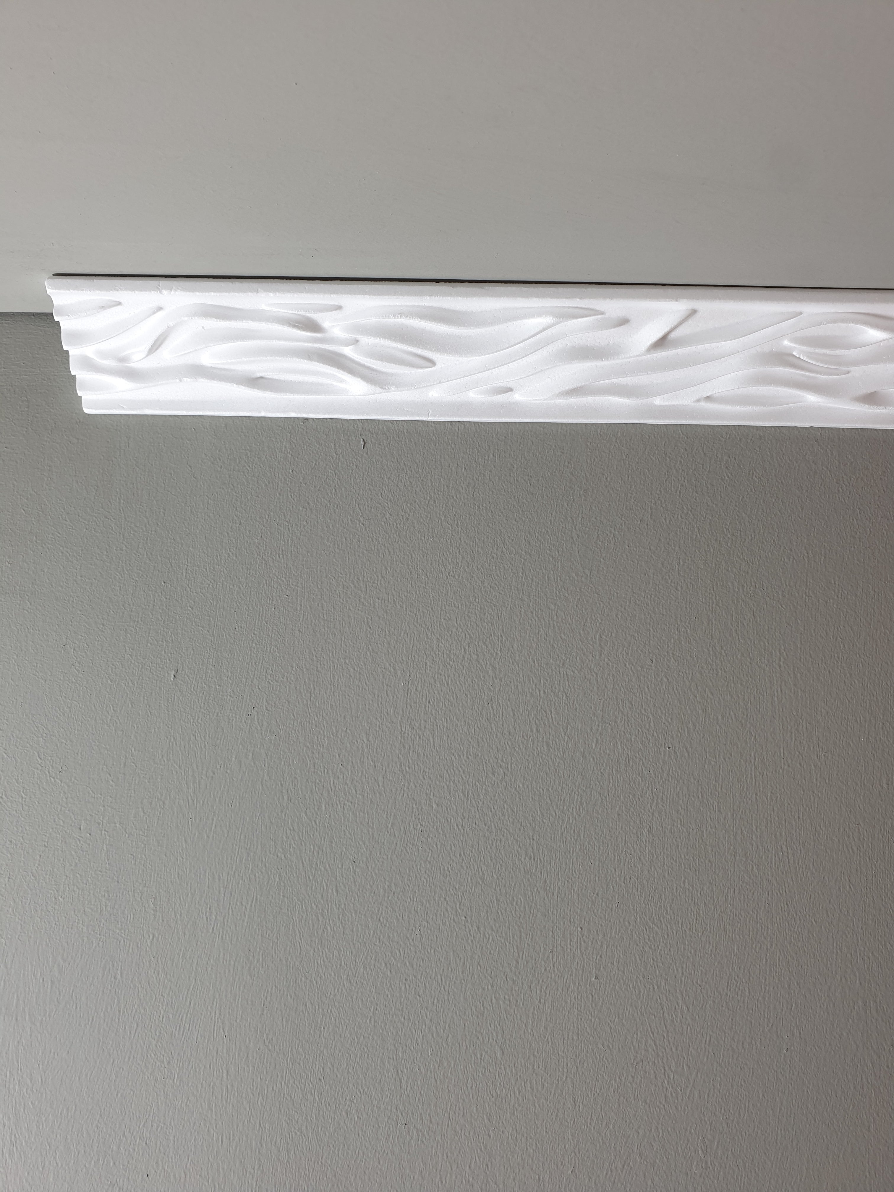 קרניז פוליסטירן בעיטור גילוף עדין