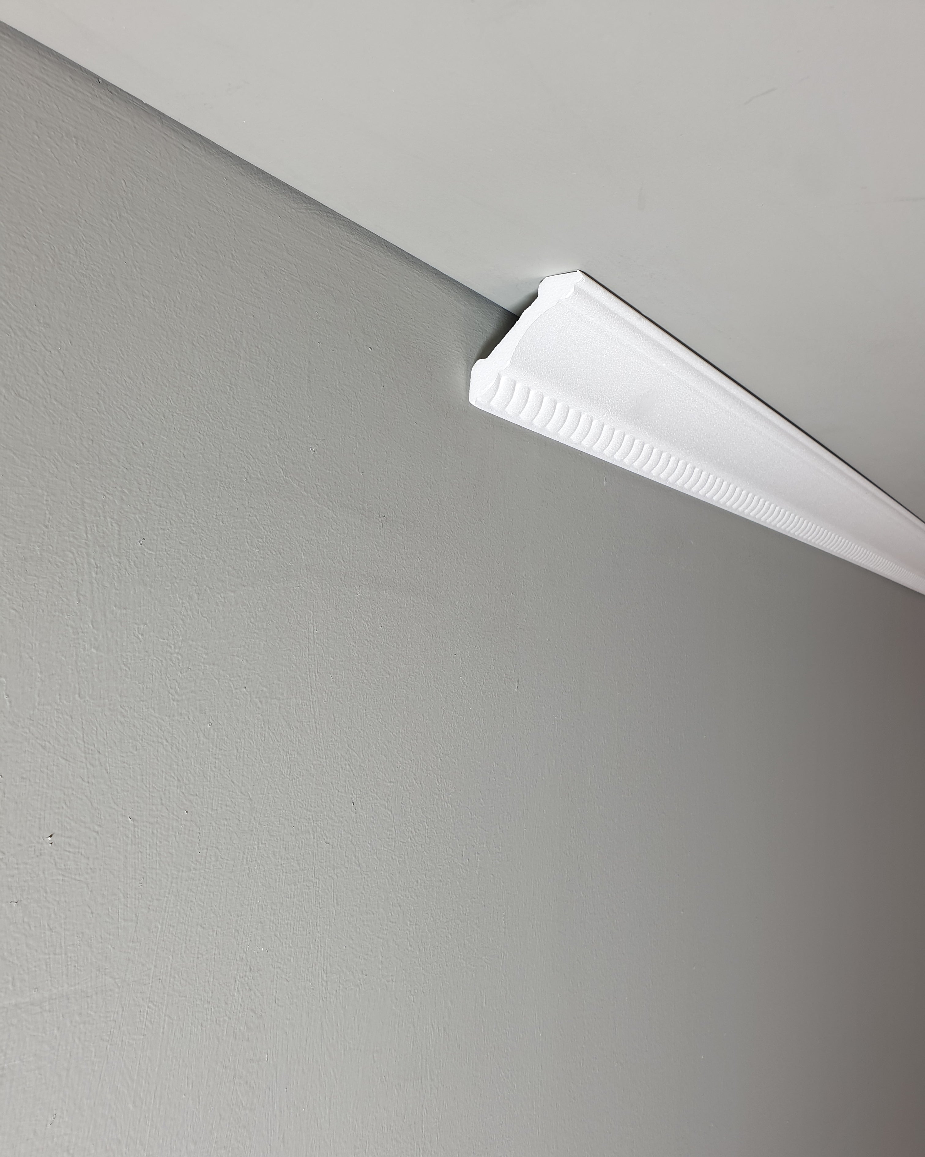 קרניז פוליסטירן בעיטור צמה תחתונה