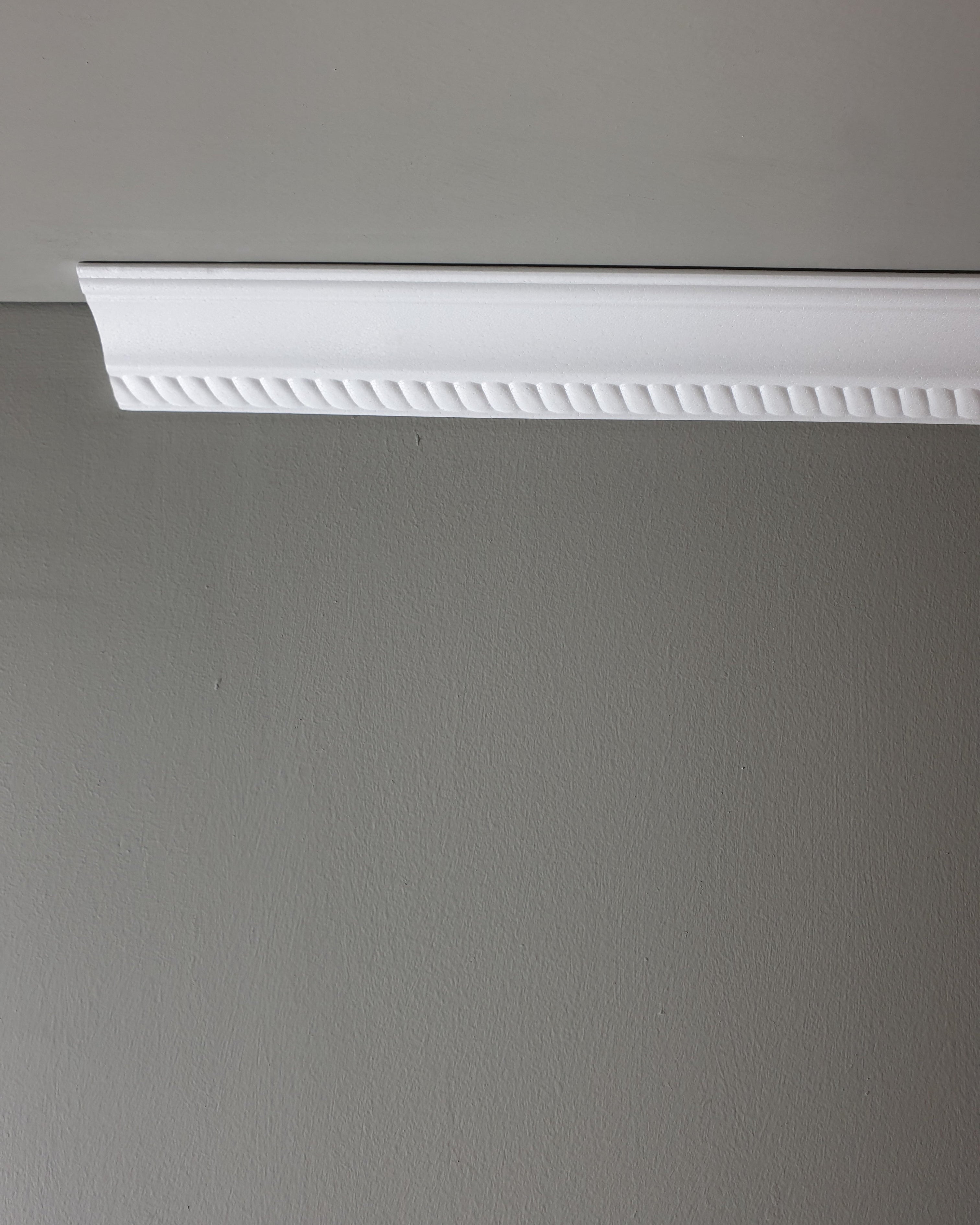 קרניז פוליסטירן בעיטור צמה תחתונה