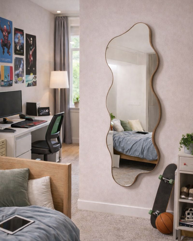 מראת קיר מעוצבת בסגנון גלי