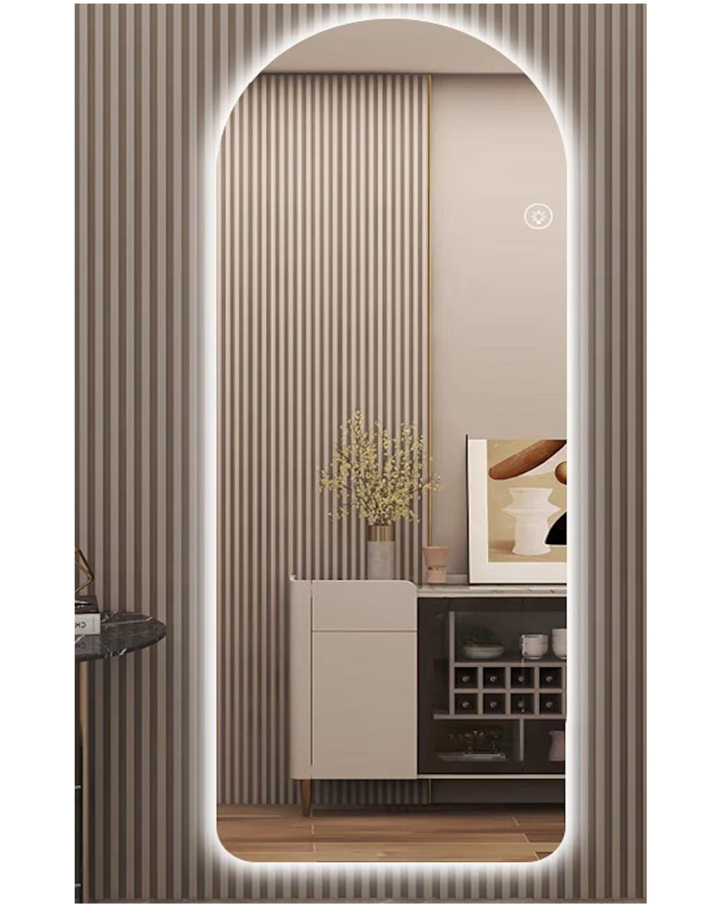 מראת קיר מעוצבת בסגנון מינימליסטי מודרני