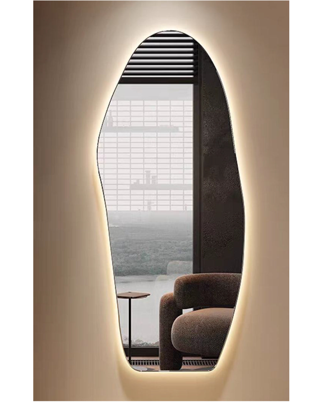 מראת קיר מעוצבת בצורה טבעית א-סימטרית