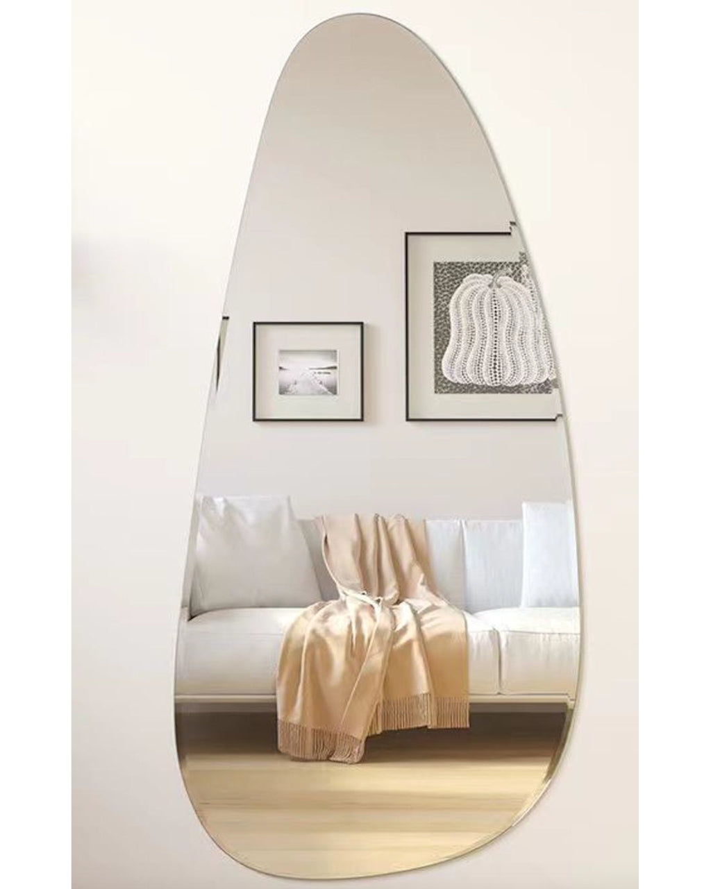 מראת קיר מעוצבת בצורת טיפה