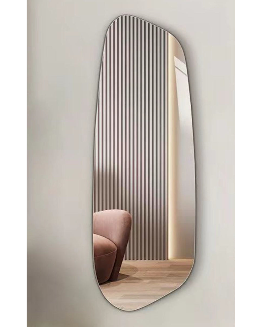 מראת קיר מעוצבת בצורה טבעית