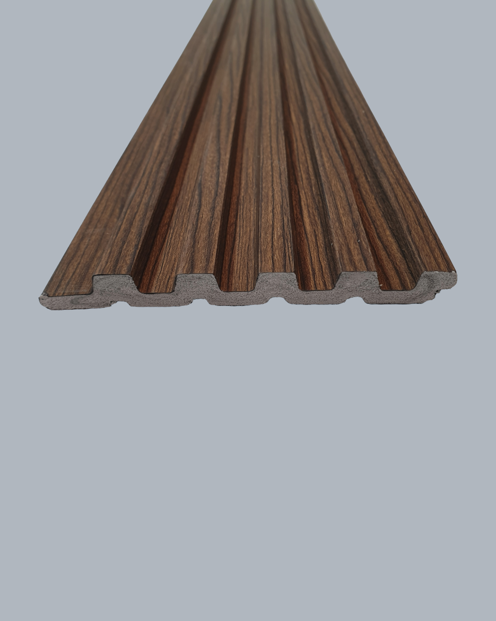 חיפוי קיר פסים בגוון אגוז-וונגה כהה