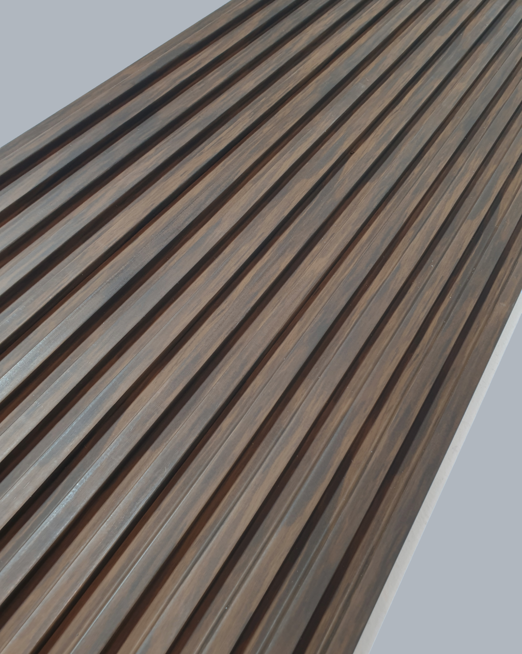 חיפוי קיר פסים דמוי דמוי עץ כהה מושחר