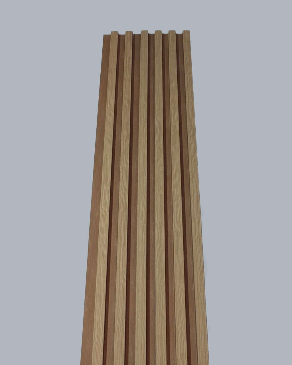 חיפוי קיר פסים דמוי עץ חום בהיר