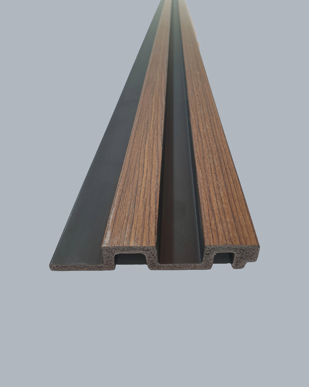 חיפוי קיר פסים צבע טיק מרווח שחור