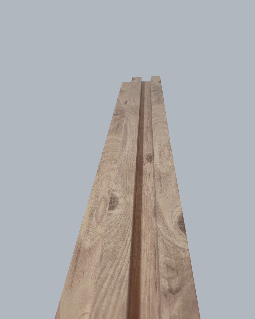 חיפוי קיר פסים במראה עץ טבעי בהיר