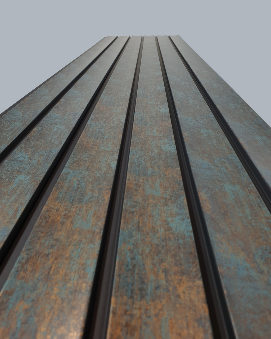 חיפוי קיר פסים בגוון ברונזה עם חריץ שחור