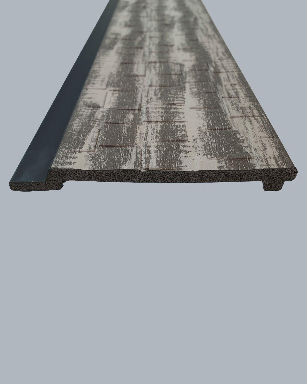 חיפוי קיר פסים דמוי עץ בגוון אפור שחור