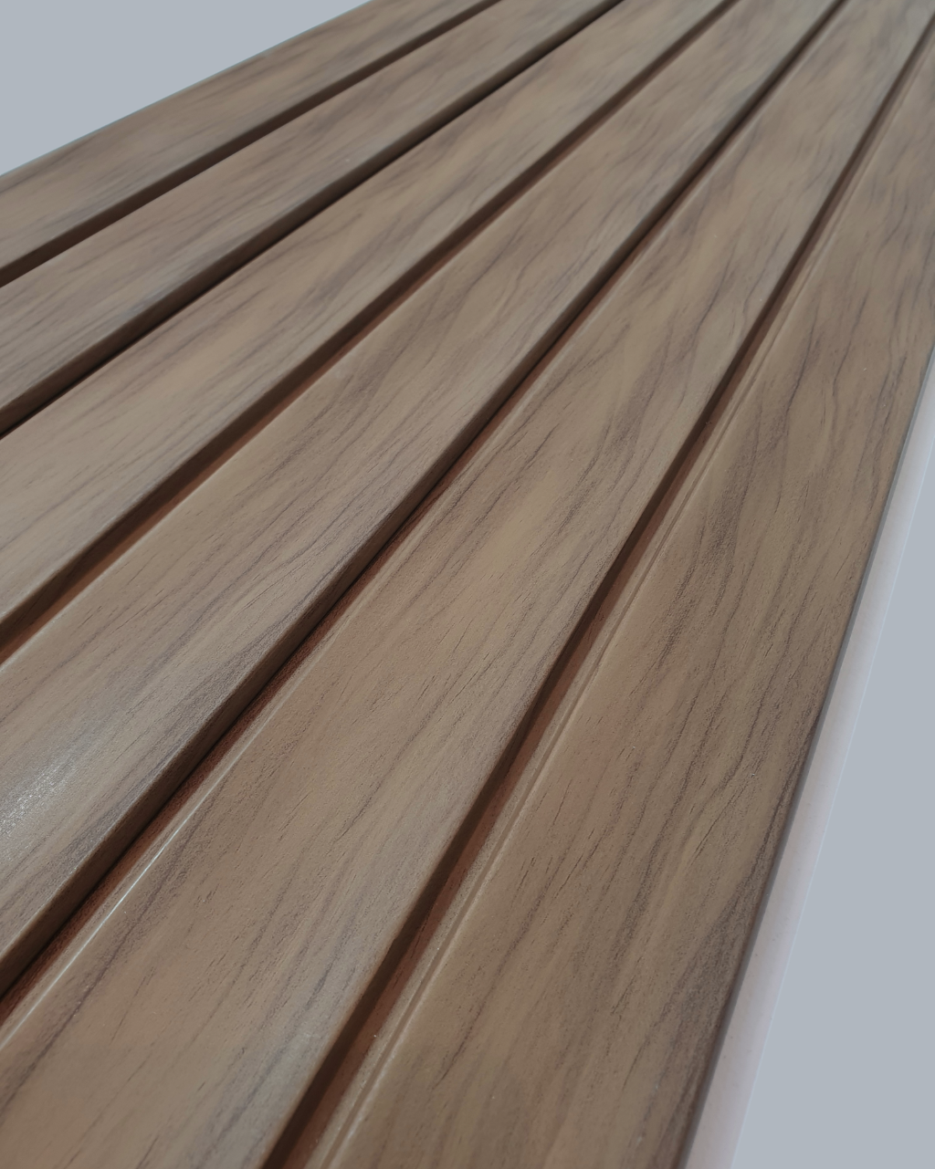 חיפוי קיר פסים דמוי עץ אגוז טבעי