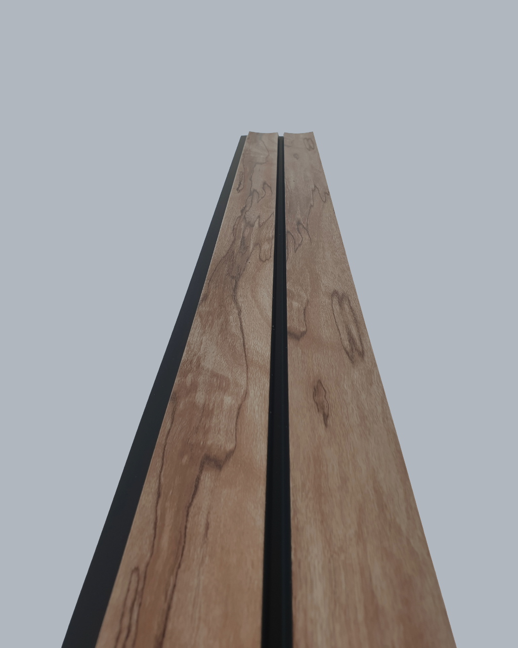 חיפוי קיר פסים דמוי עץ עם פסים שחורים